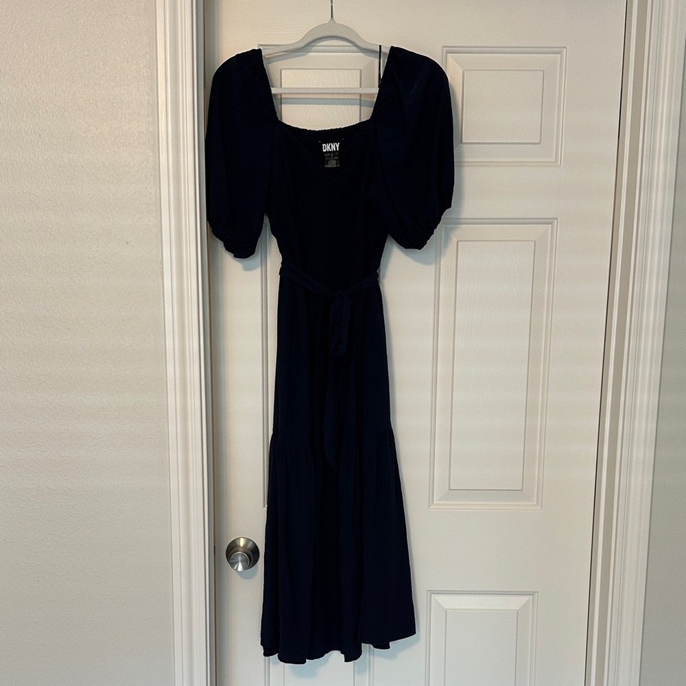 DKNY Midnight Blue short Sleeve Maxi Dress size 8
Stretchy and comfy with belt